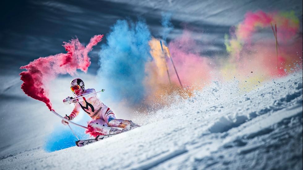 Vận động viên Marcel Hirscher đã sáng tạo nên vũ điệu trượt tuyết bảy sắc cầu vồng khi tham gia trượt tuyết tại khu nghỉ mát trượt tuyết Reiteralm ở Áo.